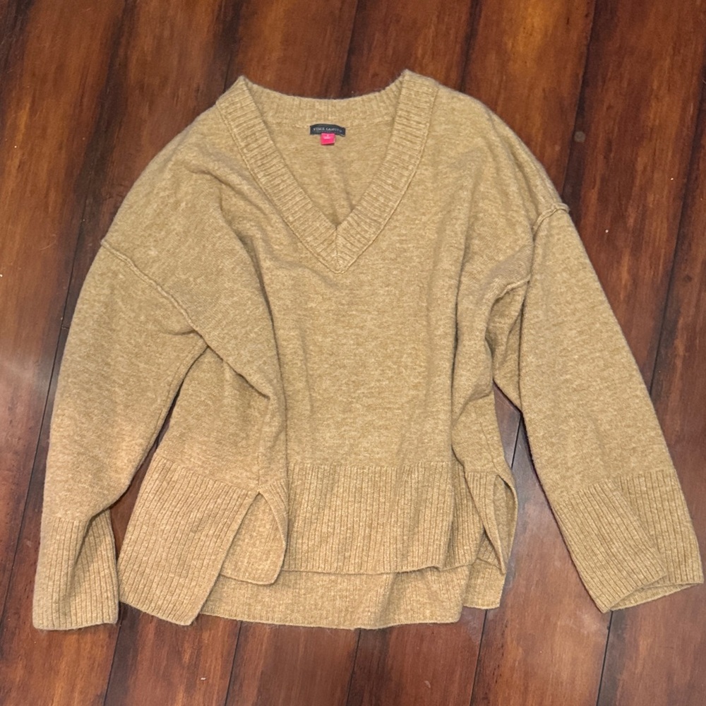Vince Camuto Size Large Camel/Tan V-Neck Relaxed Knit Sweater